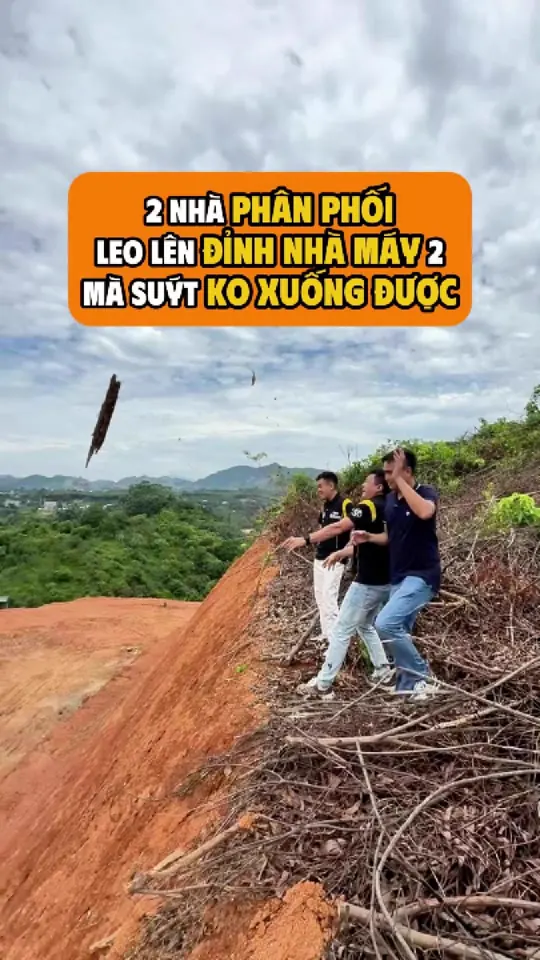Ảnh bìa video: Bắt hai nhà phân phối leo lên đỉnh đồi nhìn nhà máy 2