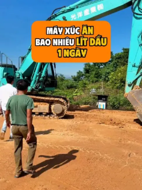 Ảnh bìa video: dàn máy xúc ở công trường nhà máy 2 và câu hỏi mỗi ngày ăn bao nhiêu lít dầu
